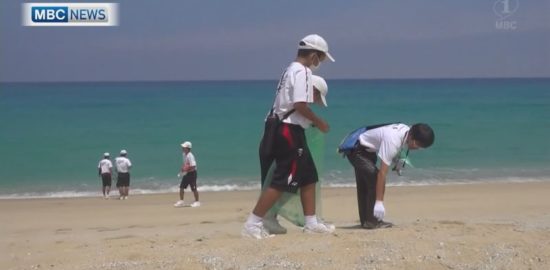 “ウミガメ産卵地”屋久島の浜を中学生が清掃